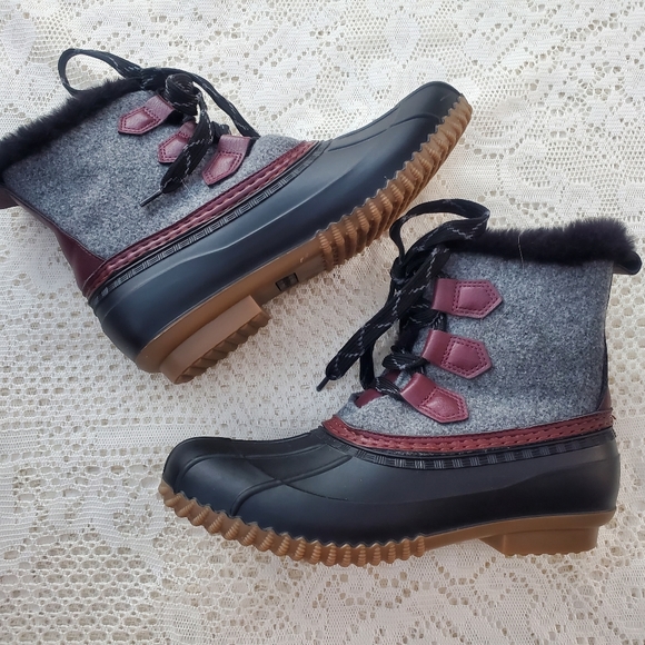 Maurices Shoes - Maurices Winnie Duck Boots Women's Size 8 Like New Condition